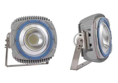 Ronahîyên Lehiyê yên Derveyî yên LED ên 120 Volt: Vebijarkên Plug-In vs. Vebijarkên Hardwired?